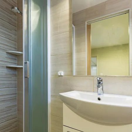 Mobile Rojnic Guest house