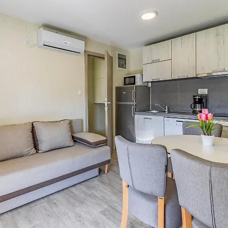 Mobile Rojnic Guest house